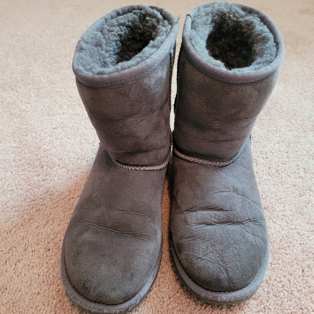 UGG kids size 4, gray leather